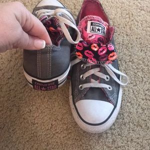 Converse tongue flap down or up with pink lips